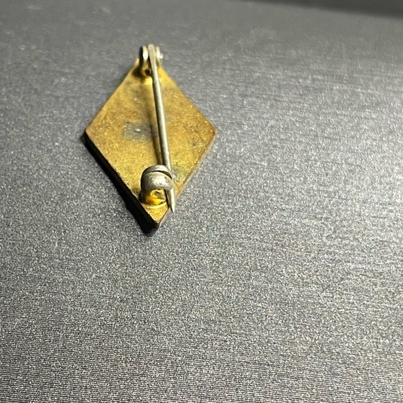 Red Cross Junior LSS Life Saving Service Enamel Lapel Pin WWII Vintage - Picture 2 of 5